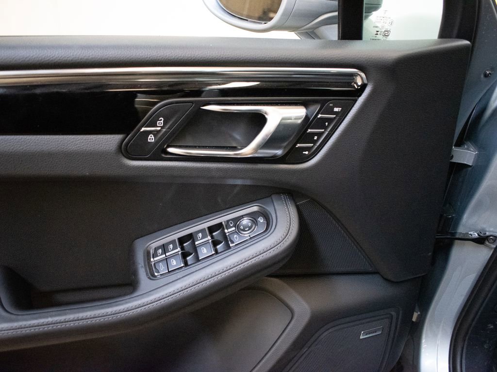Certified 2026 Porsche Macan AWD/4WD image 19