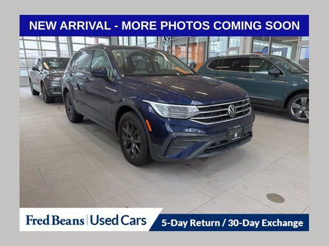 Used 2022 Volkswagen Tiguan SE w/ Panoramic Sunroof Package image 1