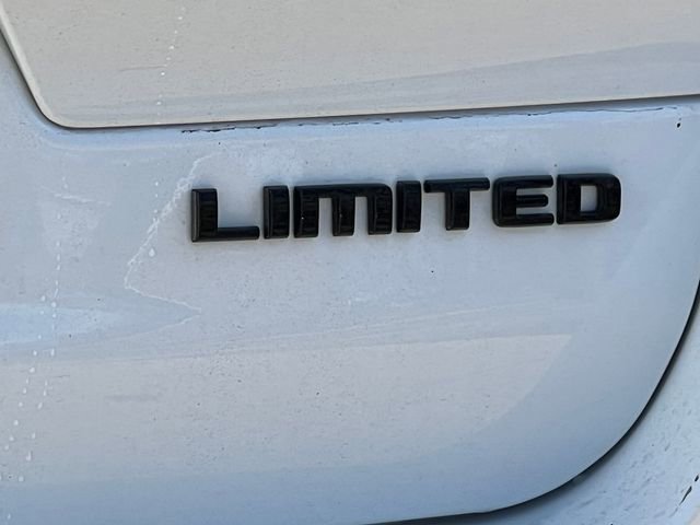 Used 2024 Jeep Grand Cherokee L Limited w/ Black Appearance Package image 11