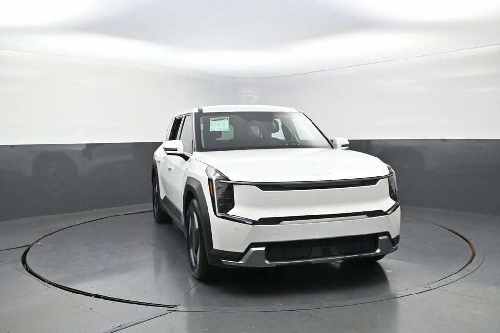 Used 2024 Kia EV9 Light Long Range image 3