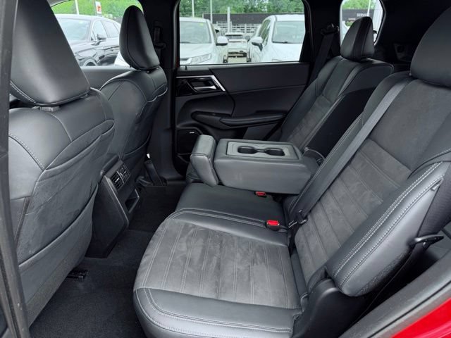Used 2025 Mitsubishi Outlander SE AWD/4WD image 23