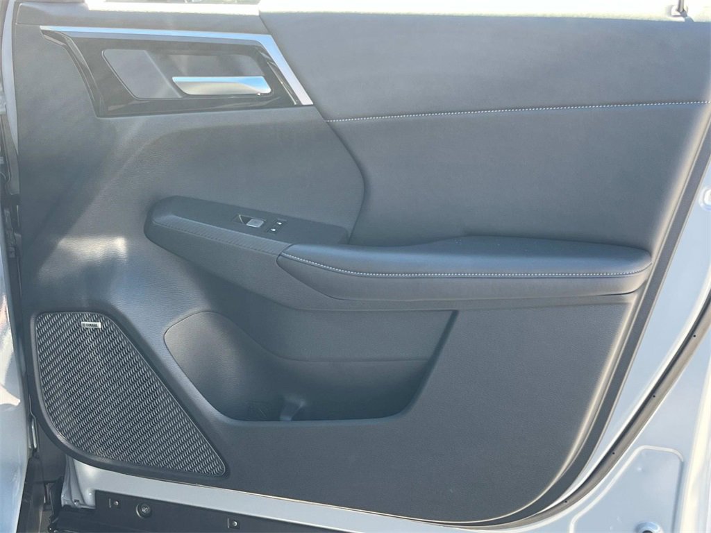 New 2025 Mitsubishi Outlander SE image 17