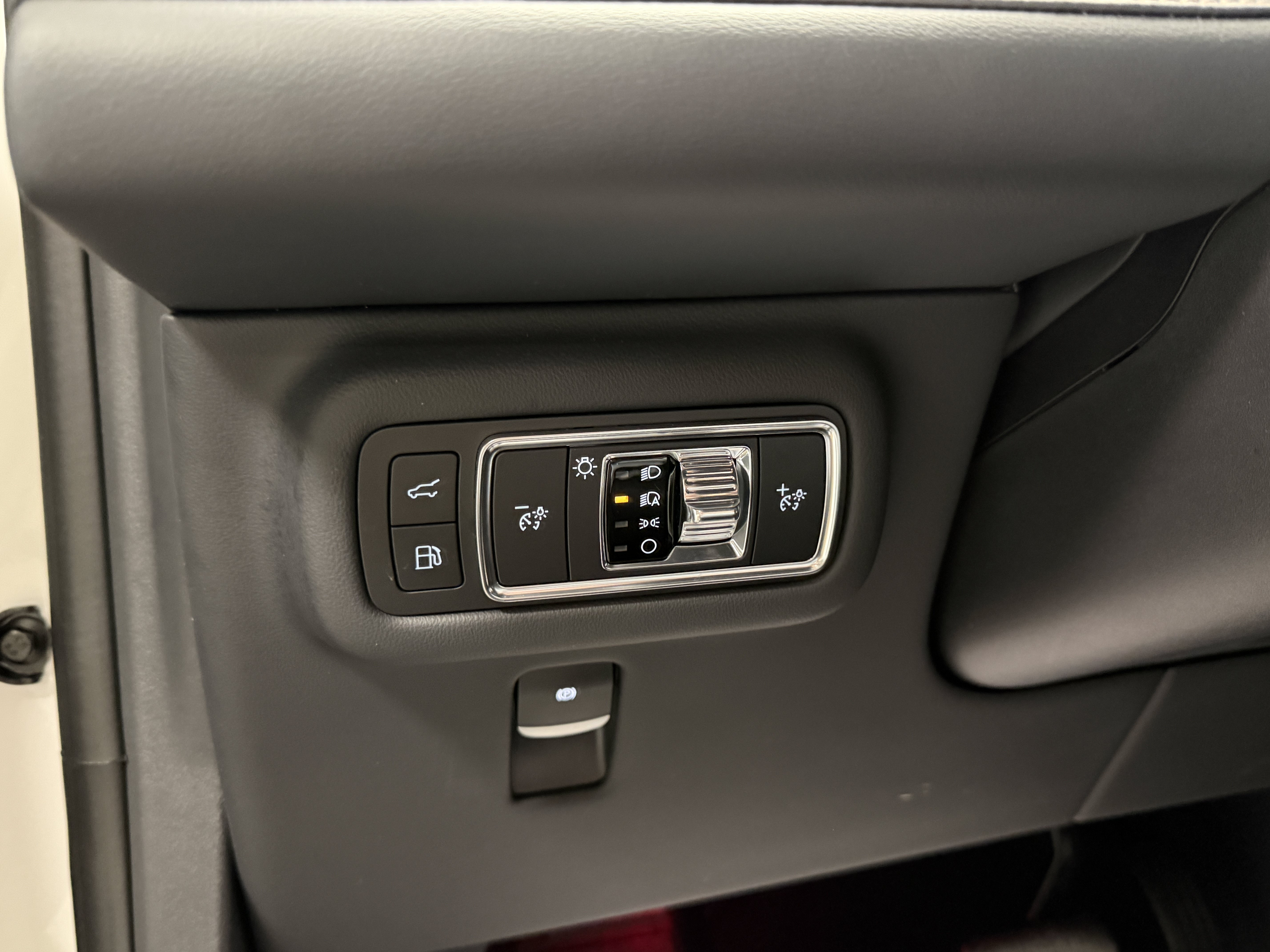 Used 2025 Lincoln Nautilus Premier w/ Jet Appearance Package AWD/4WD image 17