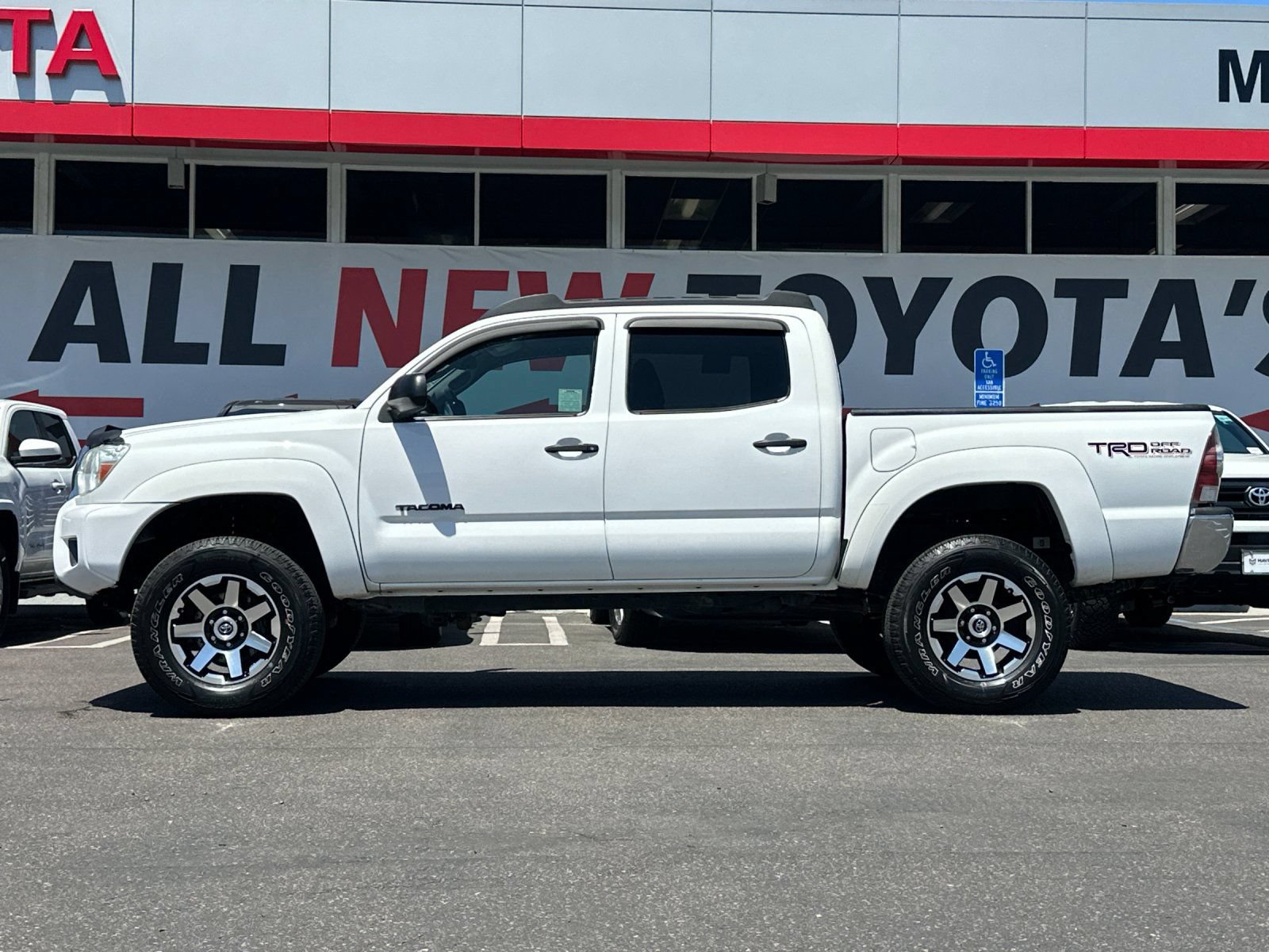 Used 2013 Toyota Tacoma 4x4 Double Cab w/ TRD Off-Road Pkg image 2