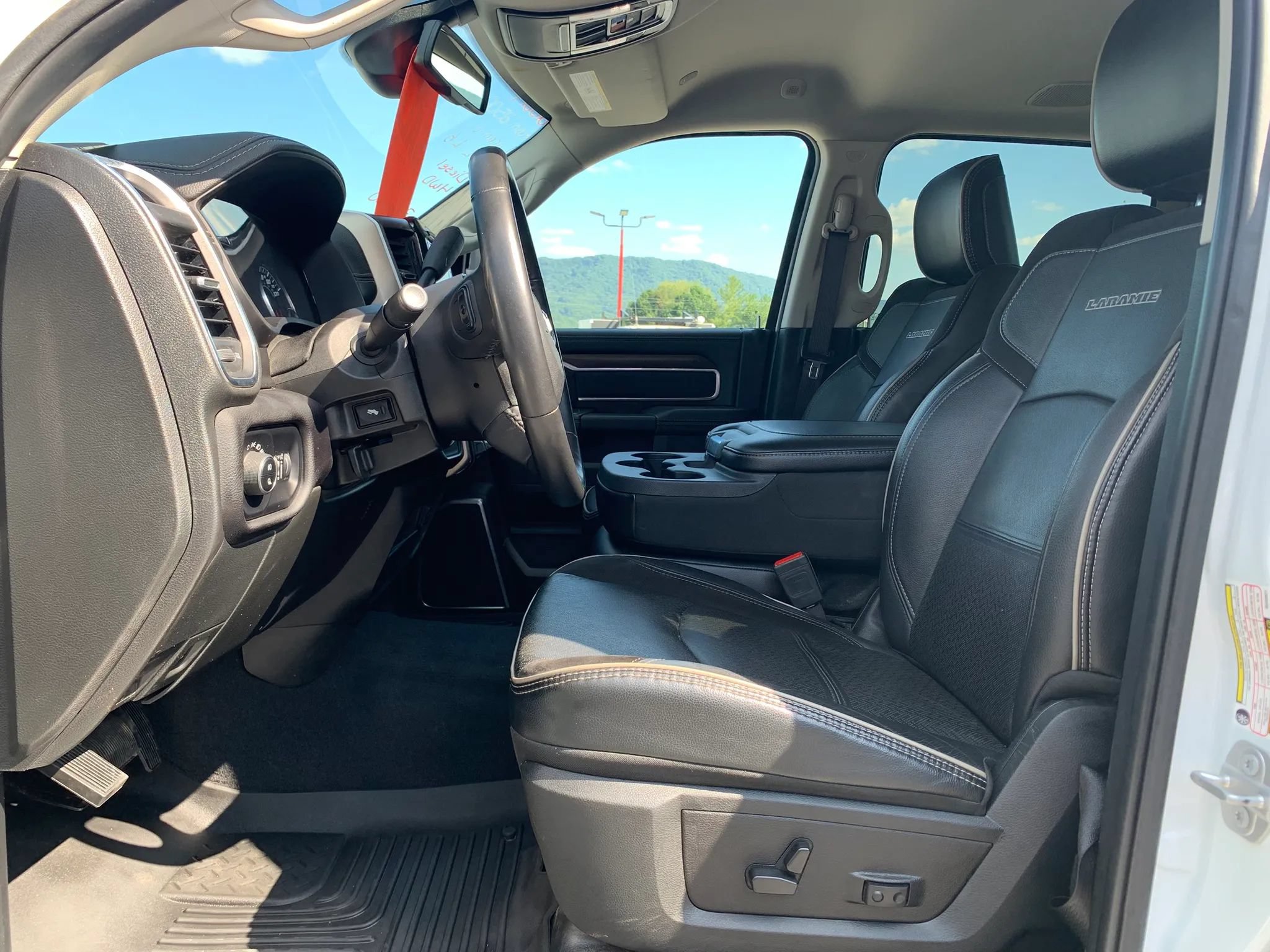 Used 2024 RAM 2500 Laramie AWD/4WD image 10