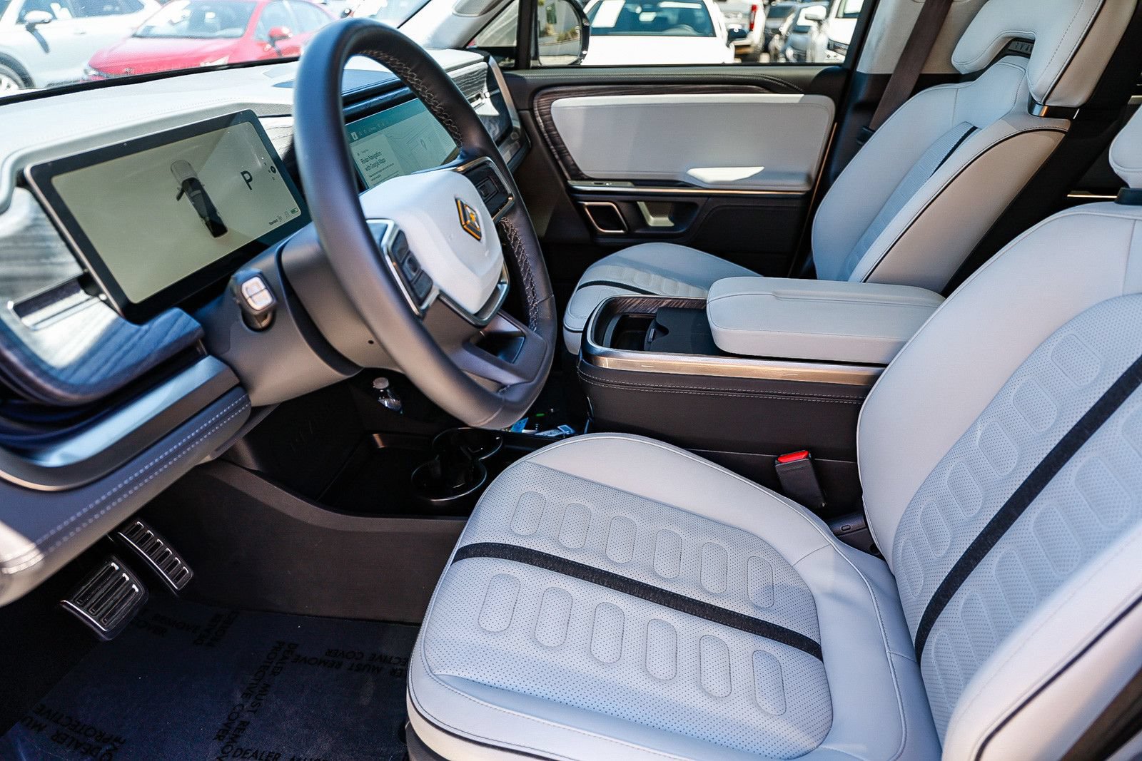 Used 2024 Rivian R1S Adventure AWD/4WD image 19