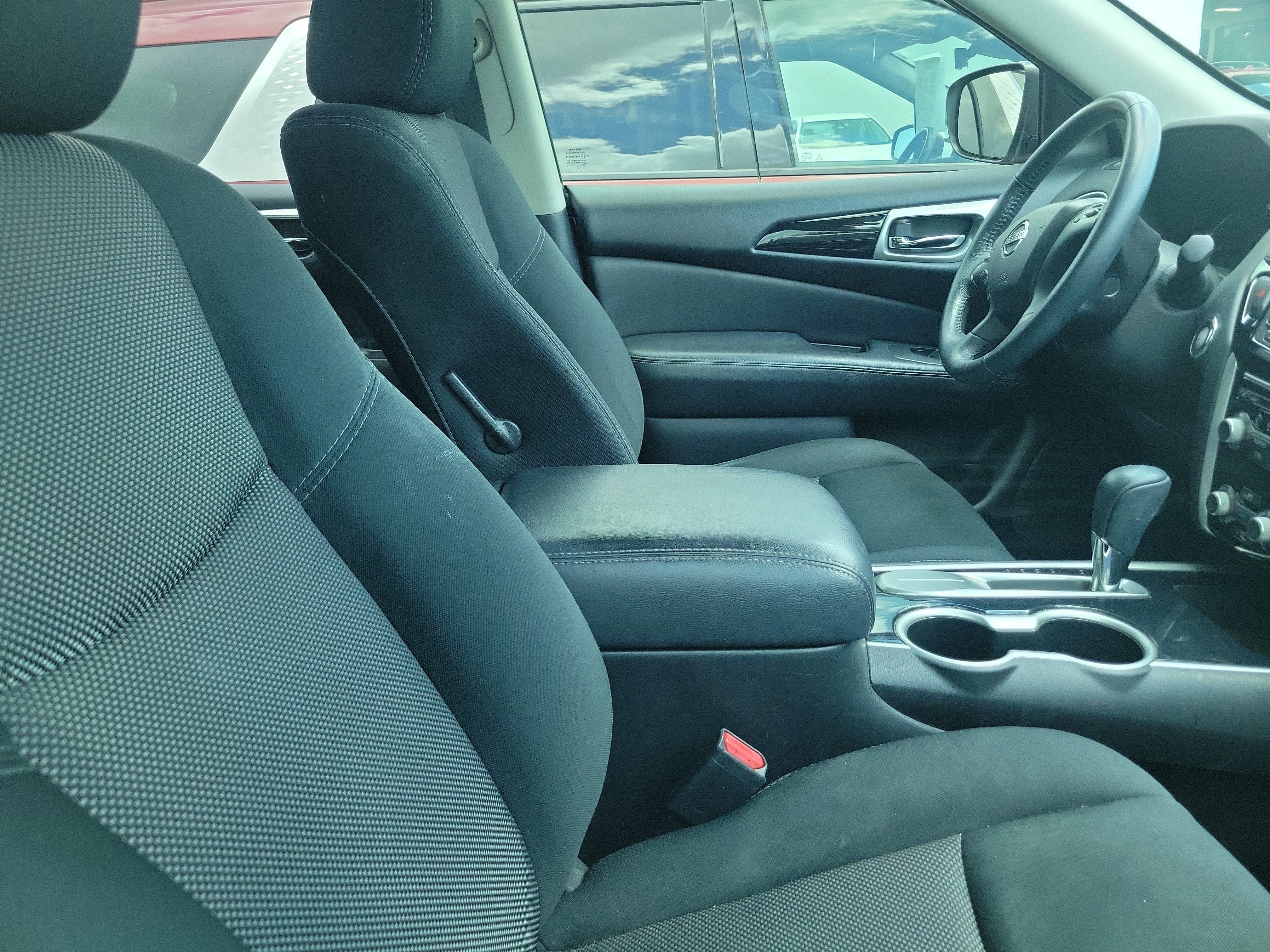 Used 2018 Nissan Pathfinder SV FWD image 7