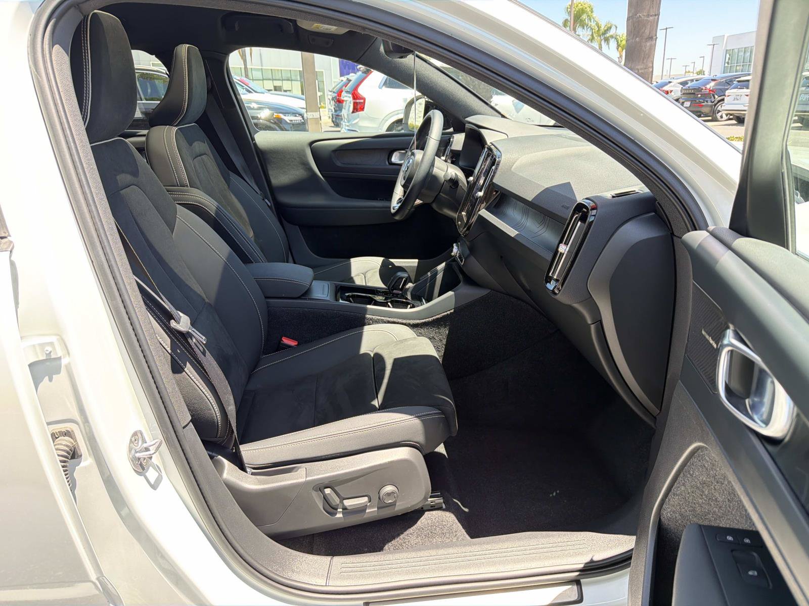 Certified 2023 Volvo C40 P8 Recharge Ultimate AWD/4WD image 25
