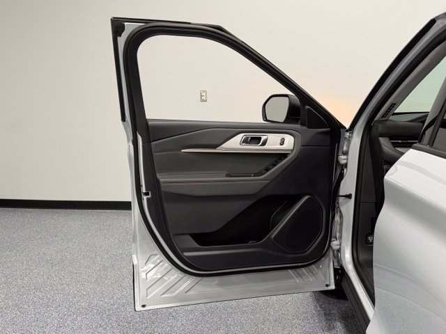 New 2026 Ford Explorer Active RWD image 9