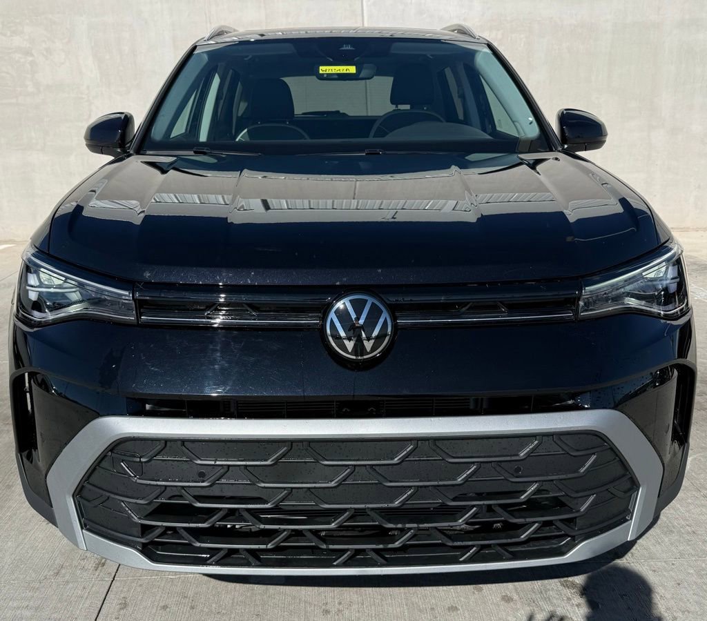 Certified 2025 Volkswagen Taos SE image 2