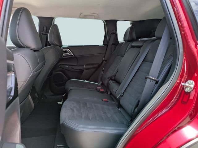 Used 2023 Mitsubishi Outlander SE AWD/4WD image 15
