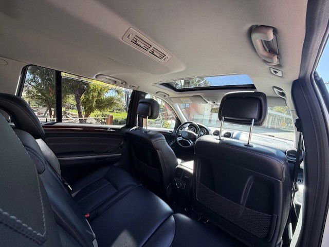 Used 2011 Mercedes-Benz GL 450 4MATIC image 33