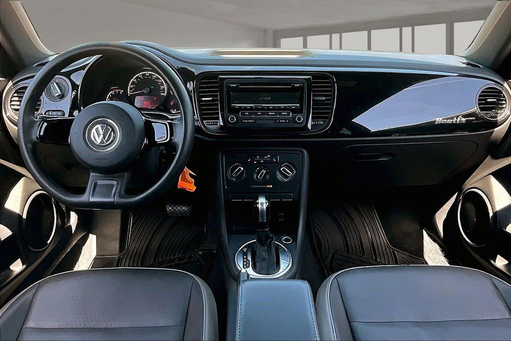 Used 2015 Volkswagen Beetle 1.8T Classic FWD image 16