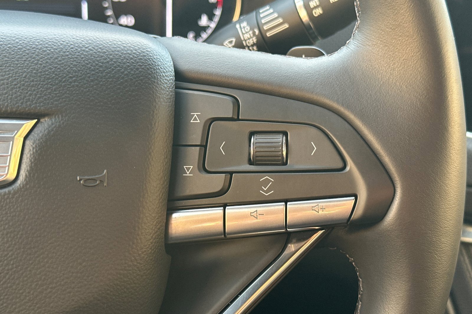 Used 2025 Cadillac XT6 Luxury image 34