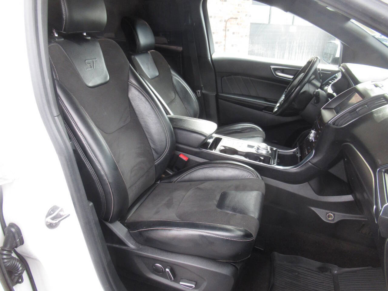 Used 2019 Ford Edge ST w/ Equipment Group 401A image 8