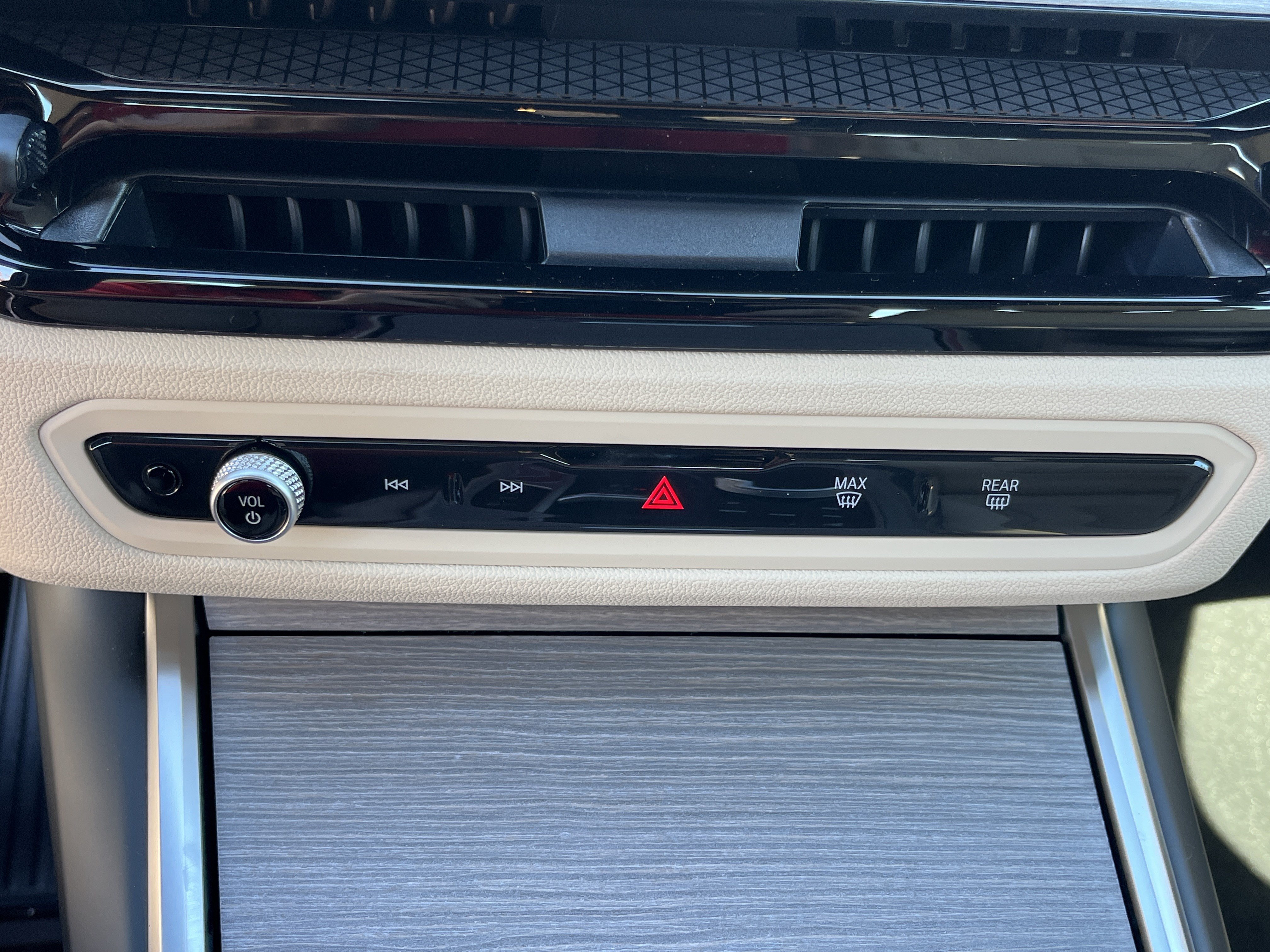 New 2026 BMW 330i Sedan w/ Premium Package RWD image 5