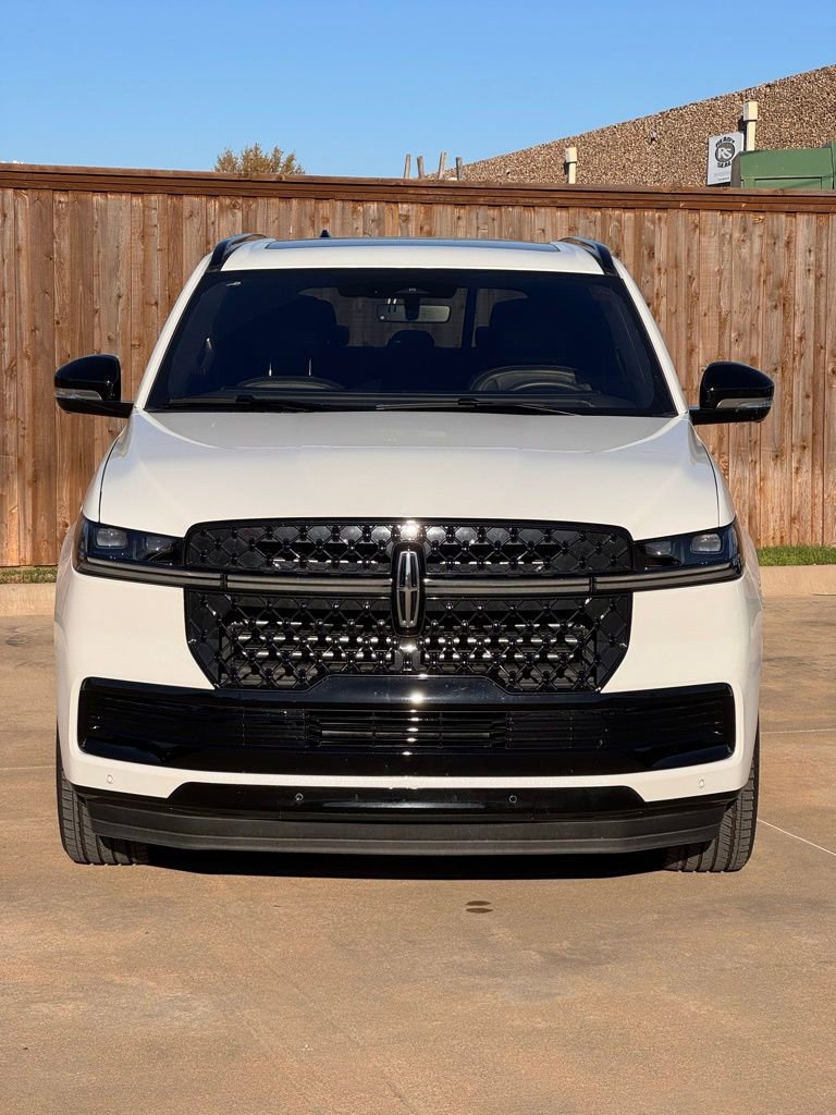 Used 2025 Lincoln Navigator Reserve w/ Jet Appearance Package image 1