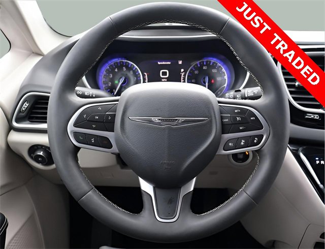 Used 2024 Chrysler Pacifica Touring-L image 30