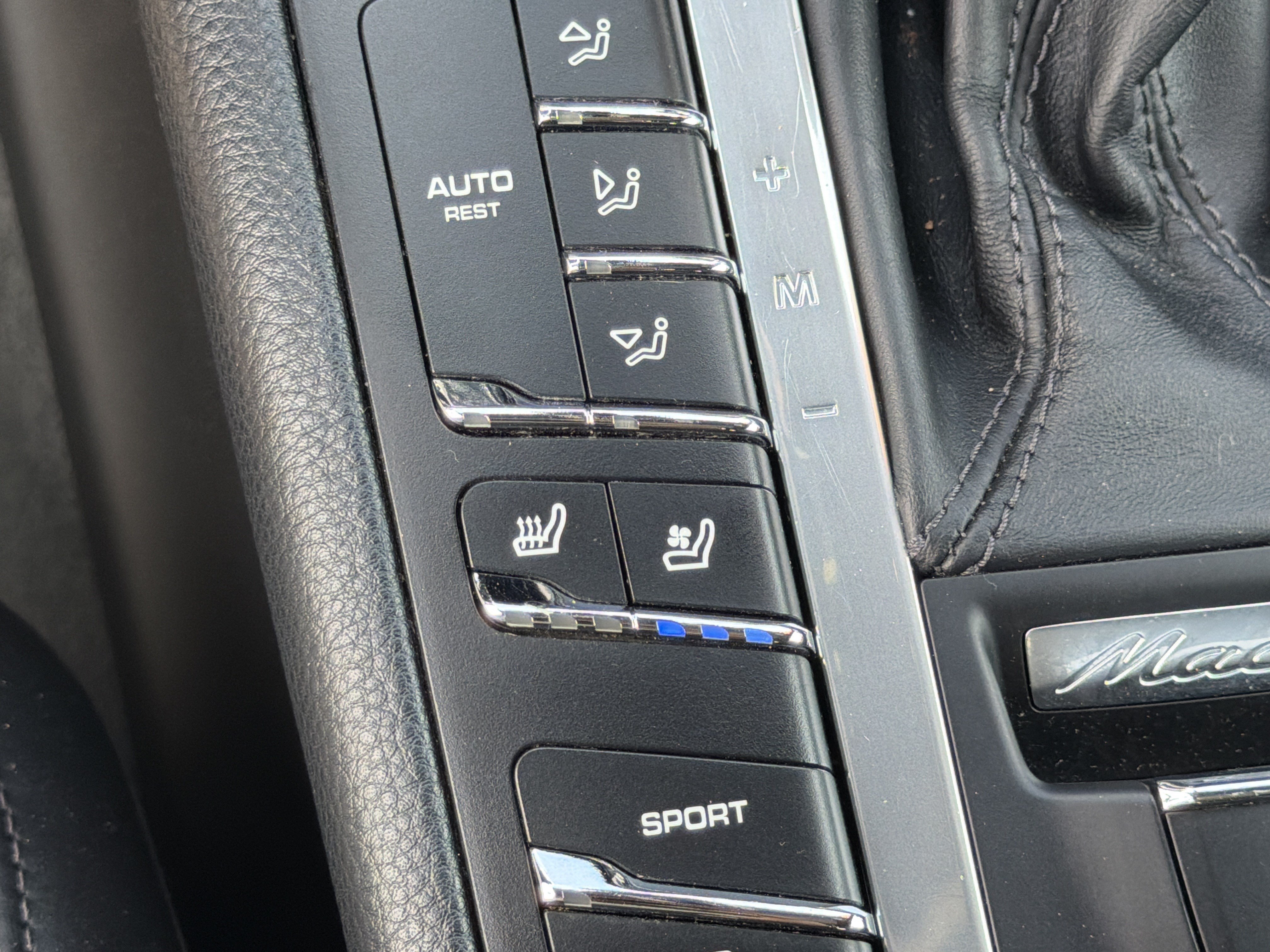 Used 2020 Porsche Macan AWD/4WD image 31