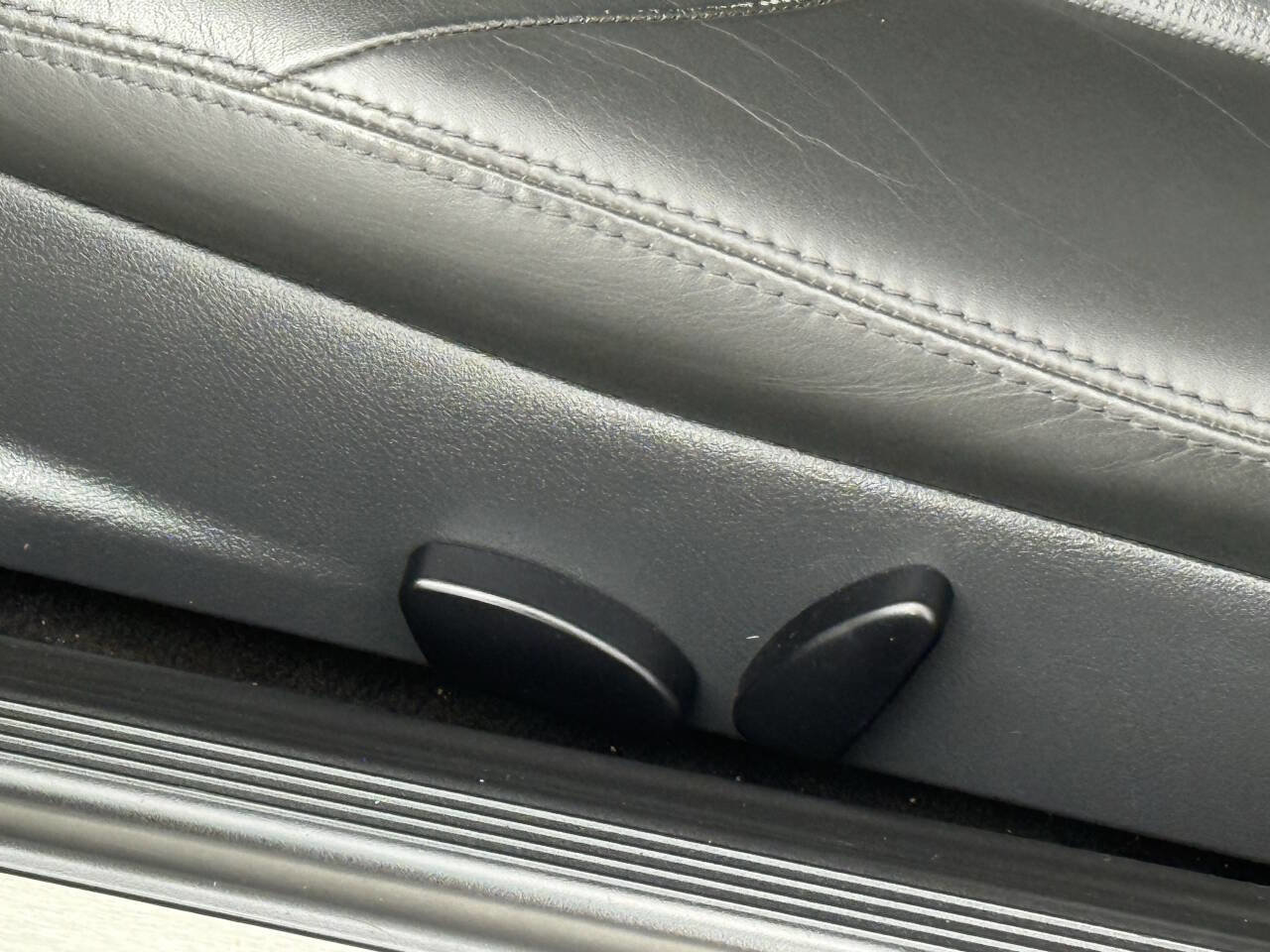 Used 2005 Chrysler Crossfire Convertible image 21