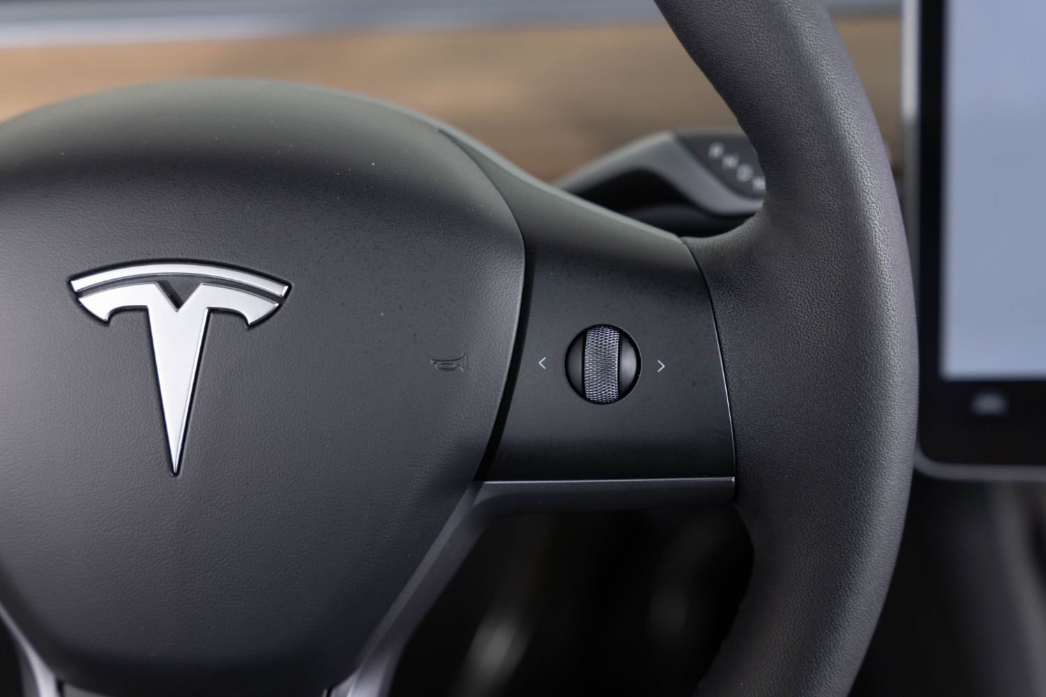 Used 2025 Tesla Model Y Long Range image 32