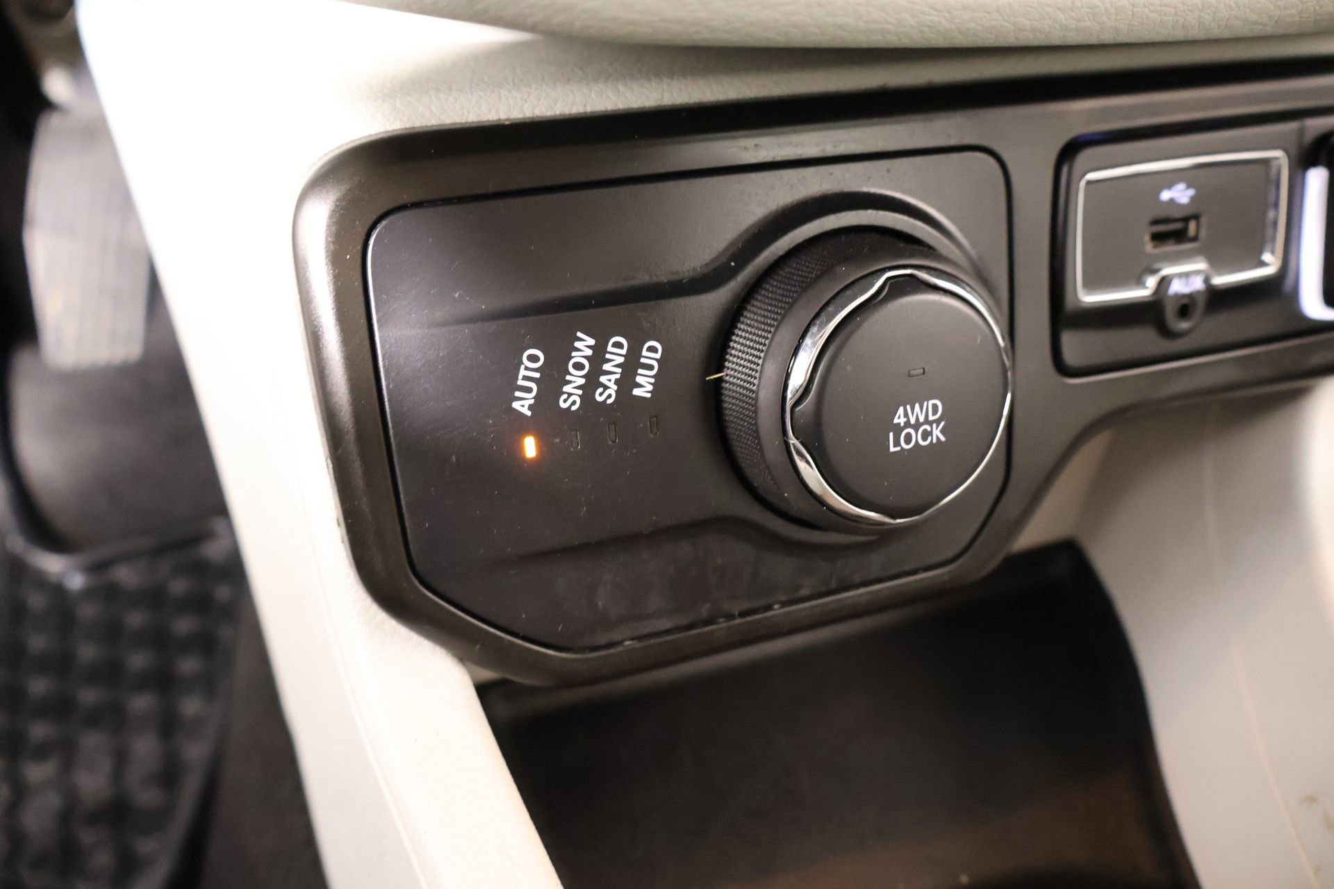 Used 2022 Jeep Renegade Latitude w/ Convenience Group image 9