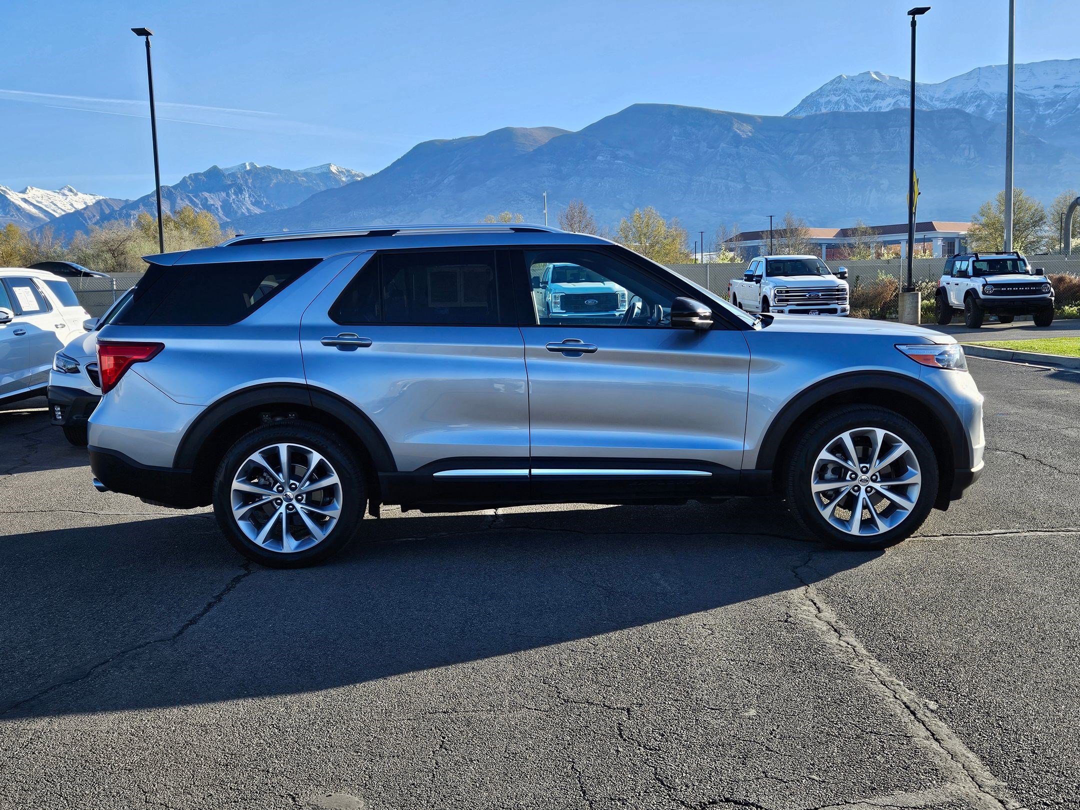 Used 2023 Ford Explorer Platinum w/ Technology Package image 2