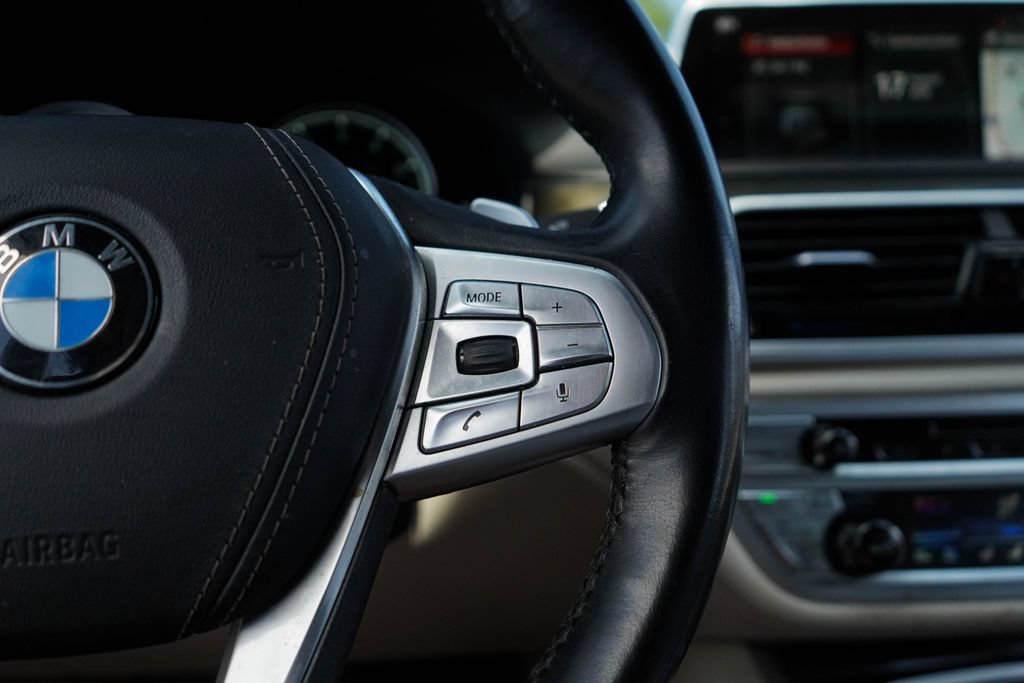 Used 2019 BMW 750i w/ Executive Package RWD image 29