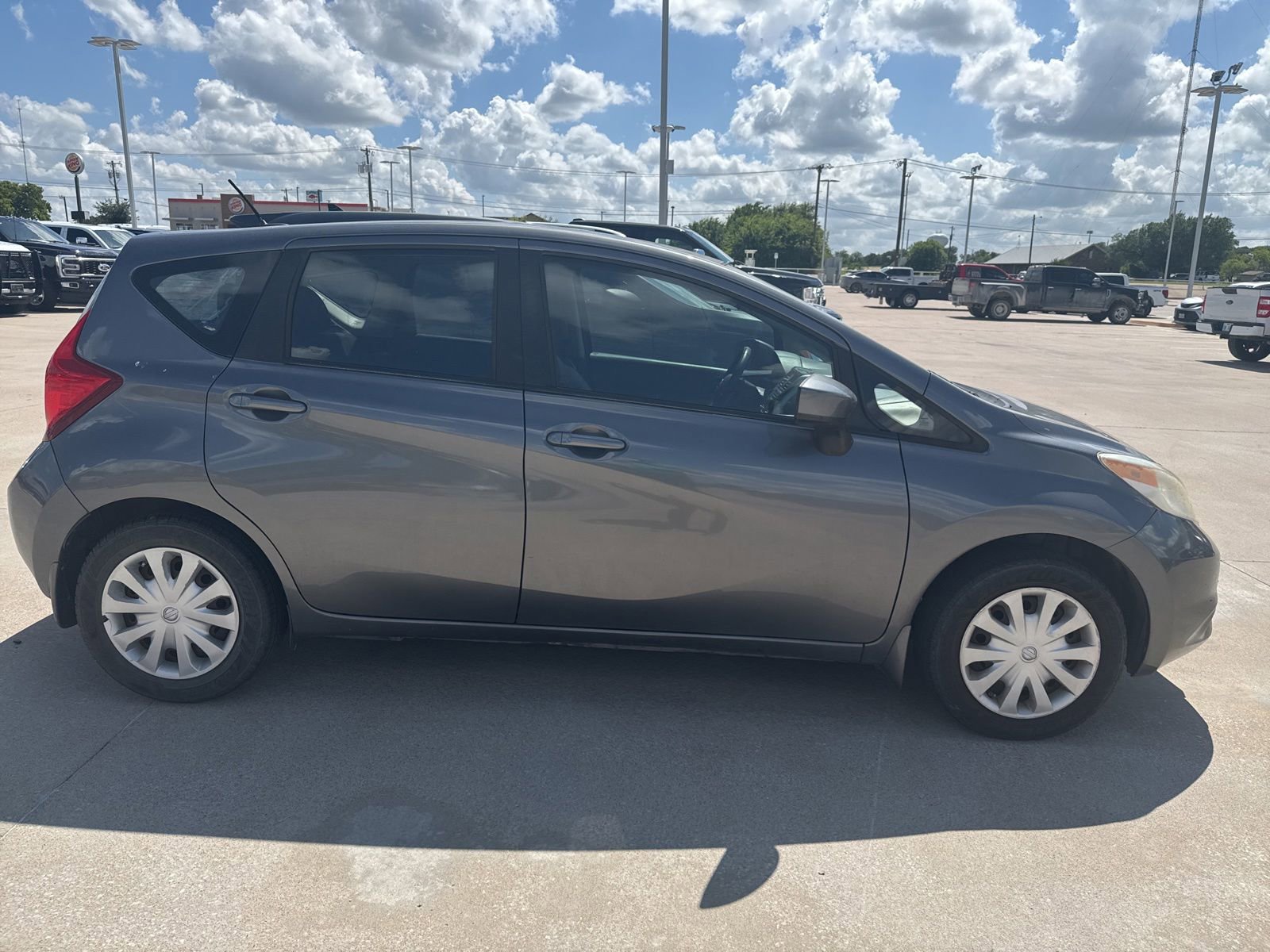 Used 2016 Nissan Versa Note SV FWD image 2