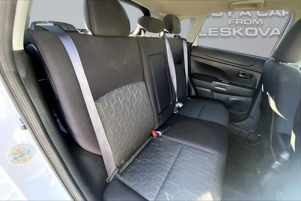 Used 2025 Mitsubishi Outlander Sport LE AWD/4WD image 26