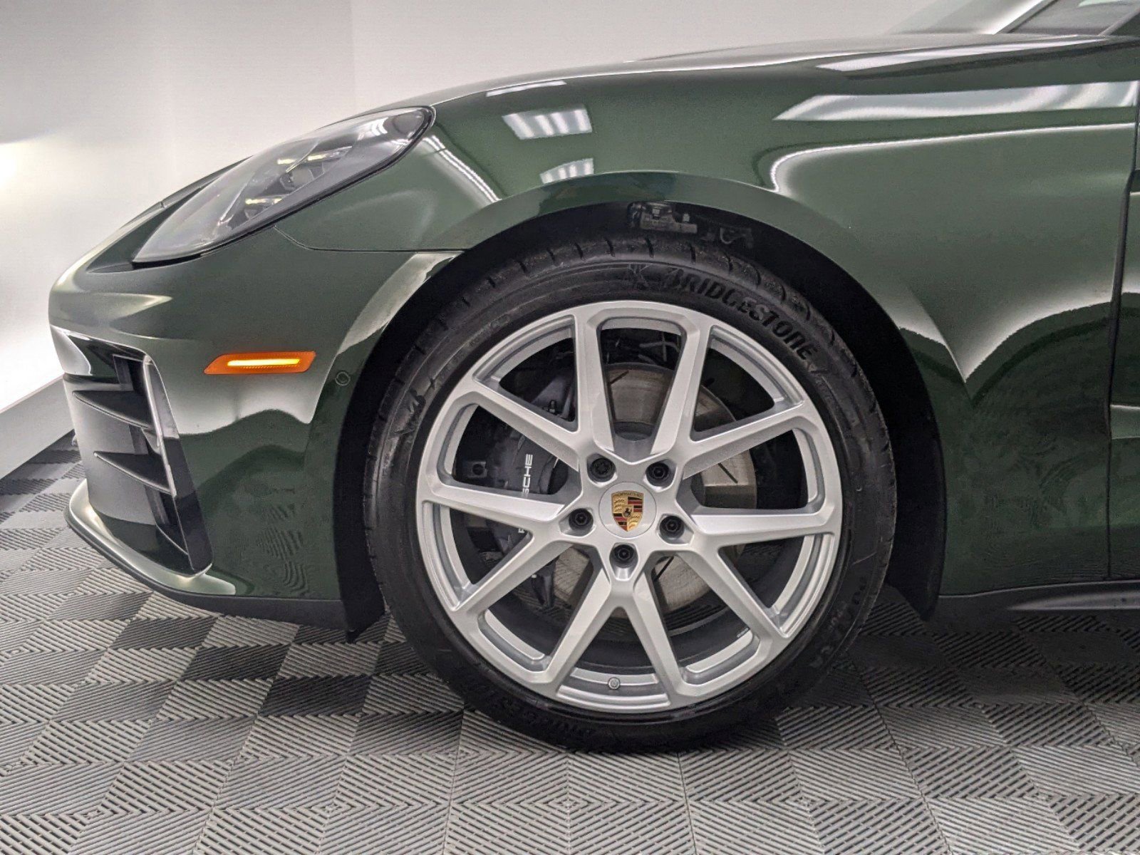 Used 2025 Porsche Panamera 4 image 11