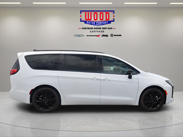 New 2027 Chrysler Pacifica Limited FWD image 2