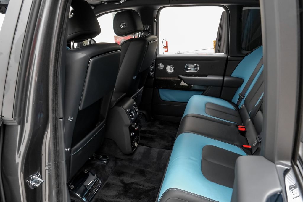 Used 2022 Rolls-Royce Cullinan w/ Cullinan Package image 47