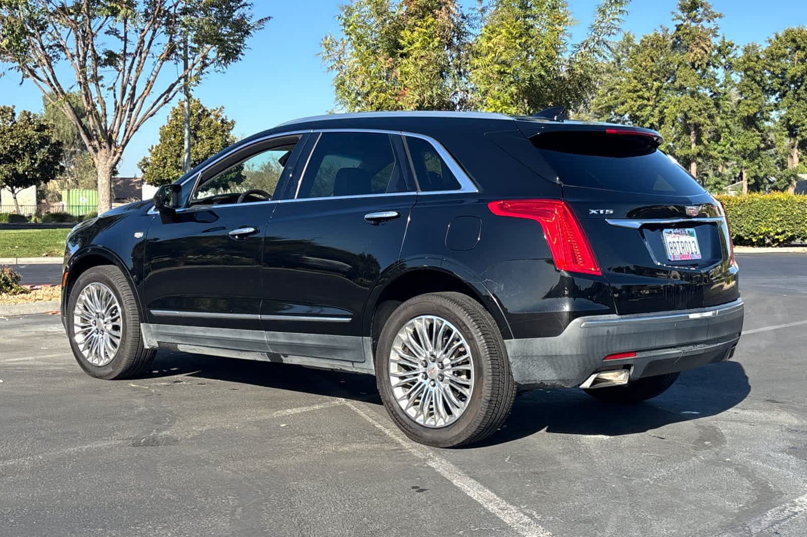 Used 2017 Cadillac XT5 Luxury w/ Driver Awareness Package FWD image 7