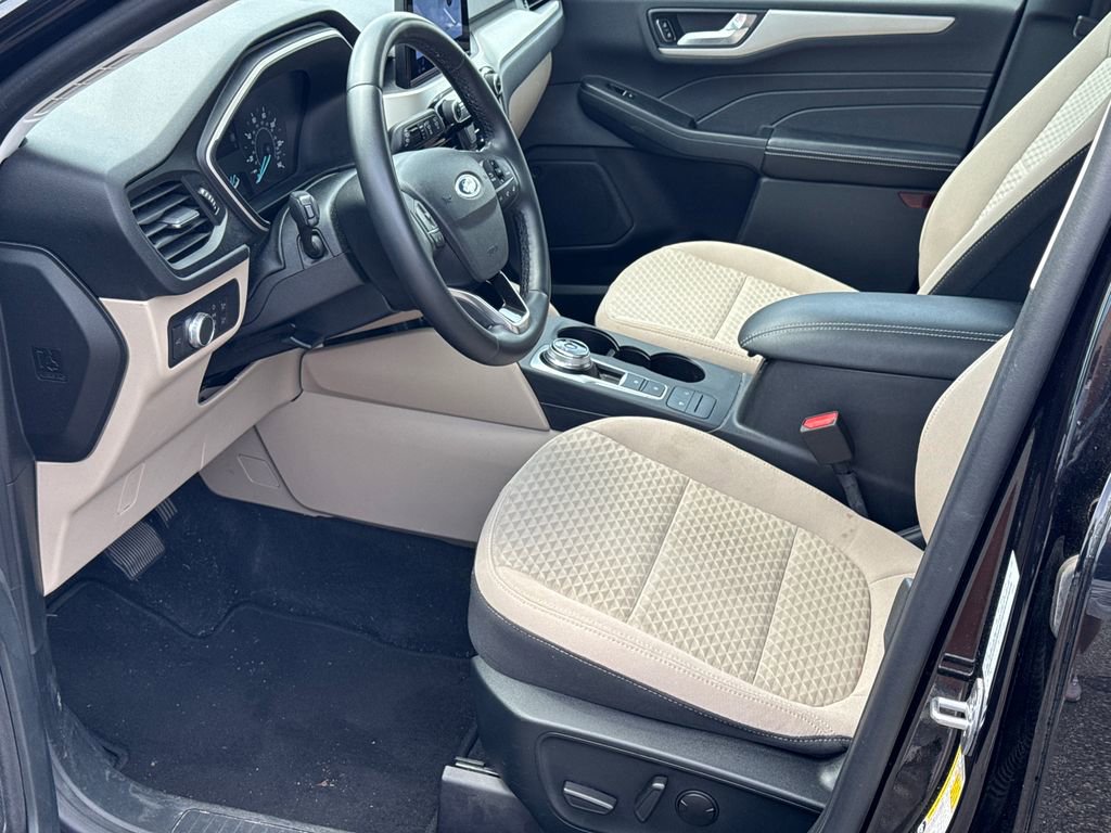 Used 2021 Ford Escape SE w/ Convenience Package FWD image 9