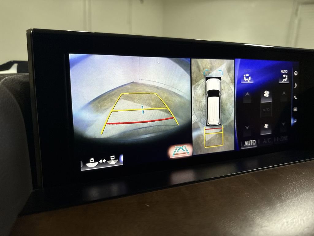 Used 2017 Lexus LX 570 4WD w/ Luxury Package image 18