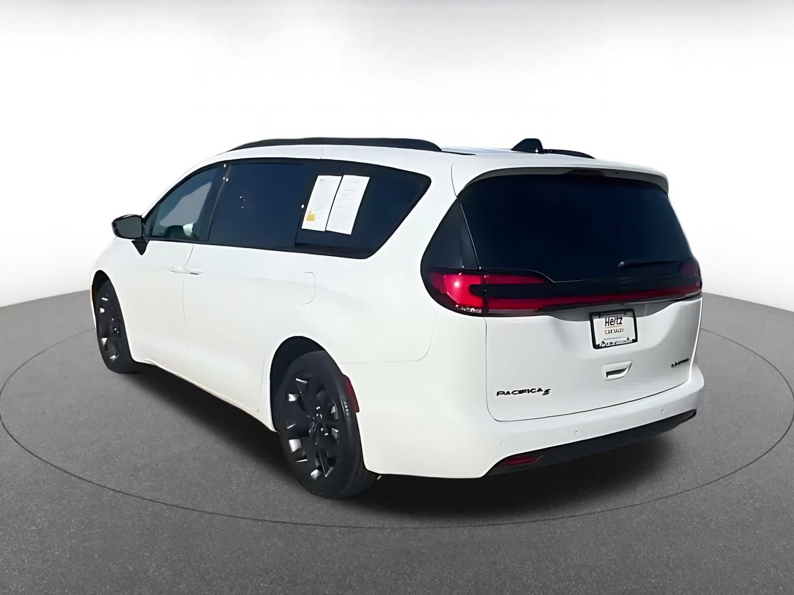 Used 2025 Chrysler Pacifica Limited FWD image 10