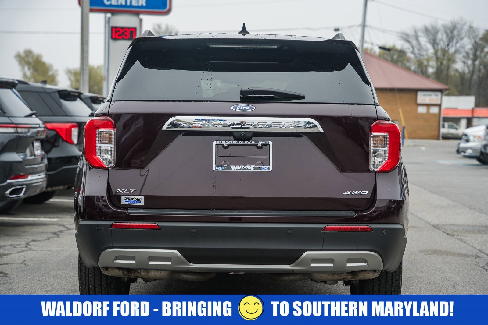 Used 2023 Ford Explorer XLT w/ Equipment Group 202A image 9