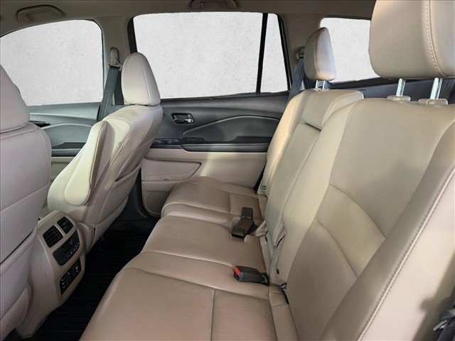 Used 2017 Honda Pilot Touring image 10