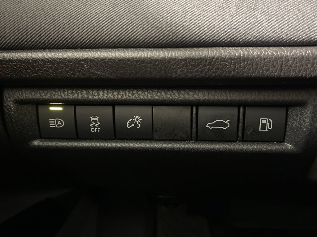 Used 2025 Toyota Camry LE FWD image 30