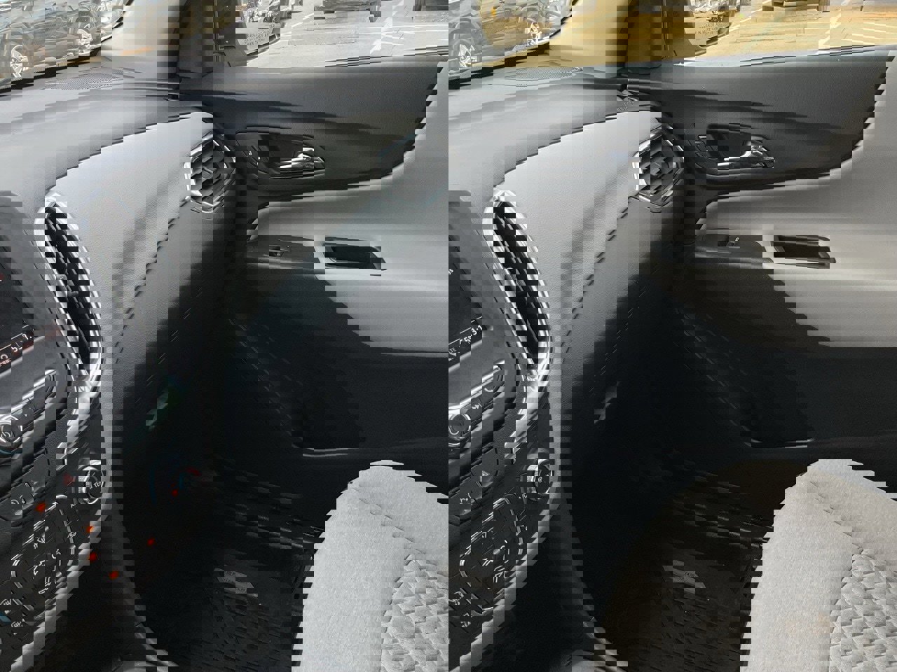 Used 2024 Chevrolet Equinox LS image 35