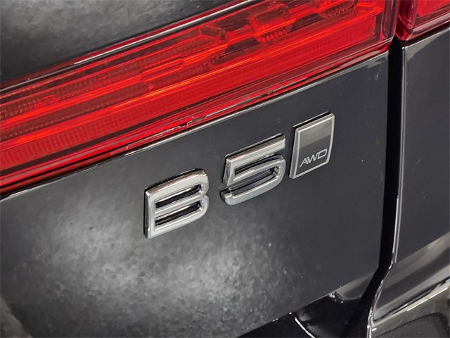 Used 2025 Volvo XC60 B5 Core image 12