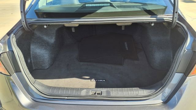 Used 2025 Nissan Altima 2.5 SV FWD image 11