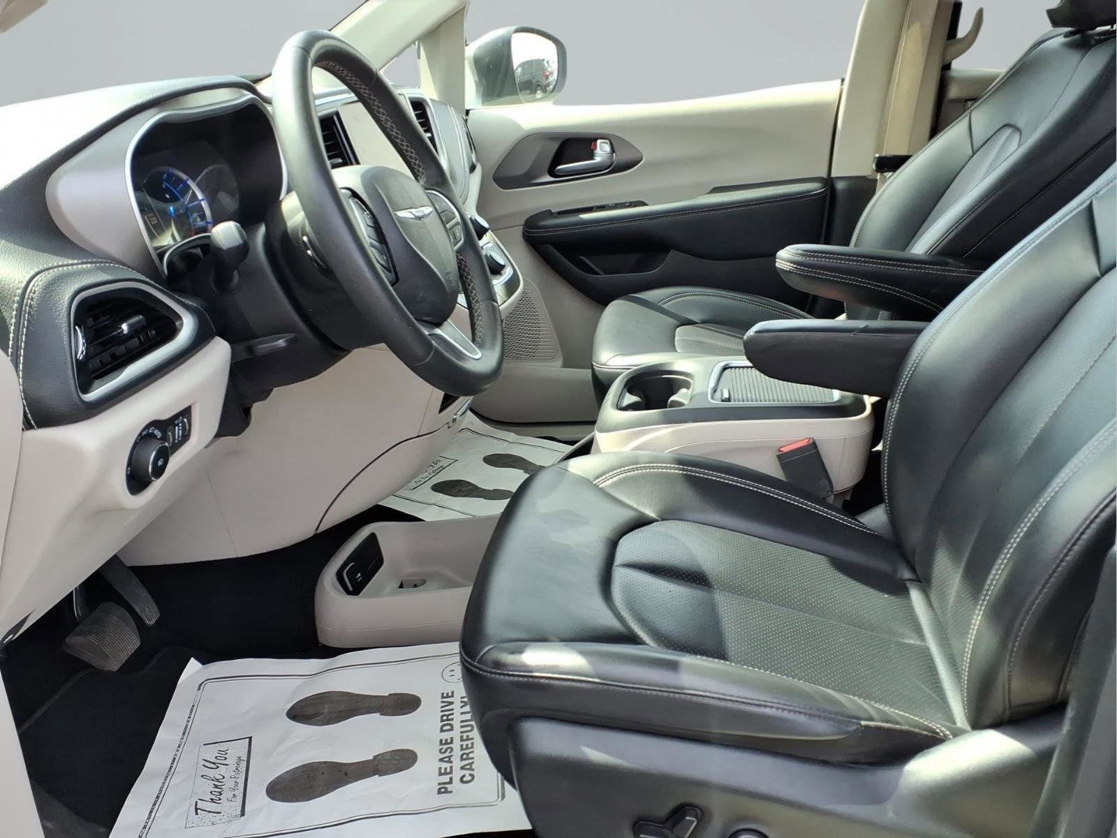 Used 2023 Chrysler Pacifica Touring-L image 22