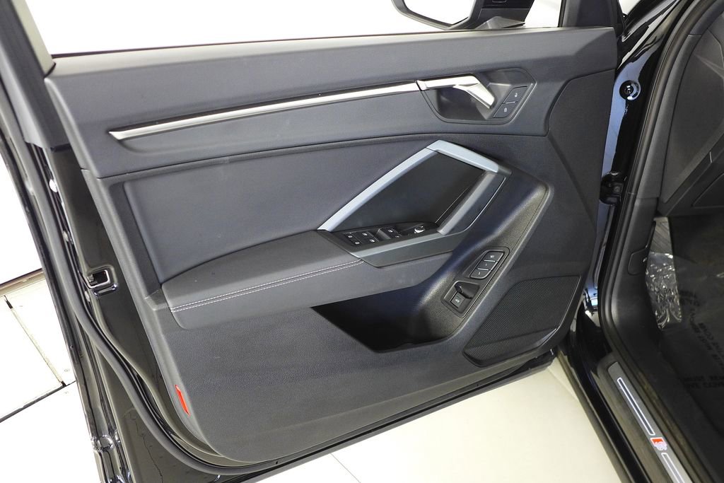 Used 2025 Audi Q3 2.0T Premium w/ Convenience Package image 11