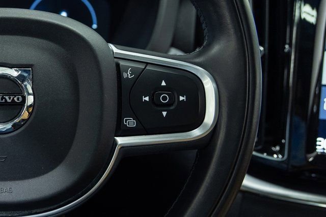 Used 2018 Volvo XC60 T8 Momentum image 16