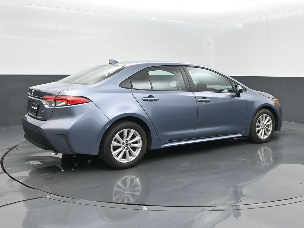 Used 2026 Toyota Corolla LE w/ LE Premium Package FWD image 8