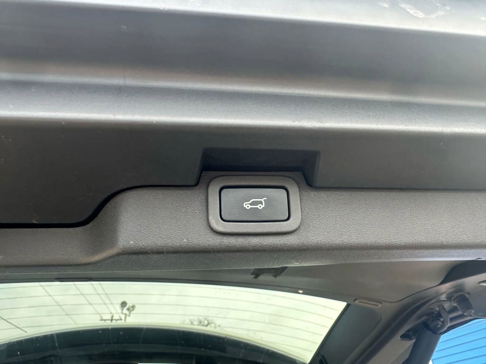 Used 2018 Land Rover Discovery HSE image 11