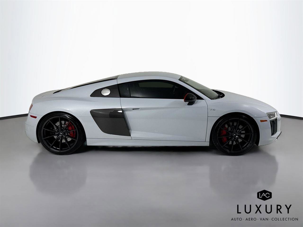 Used 2017 Audi R8 V10 w/ Carbon Exterior Package image 5