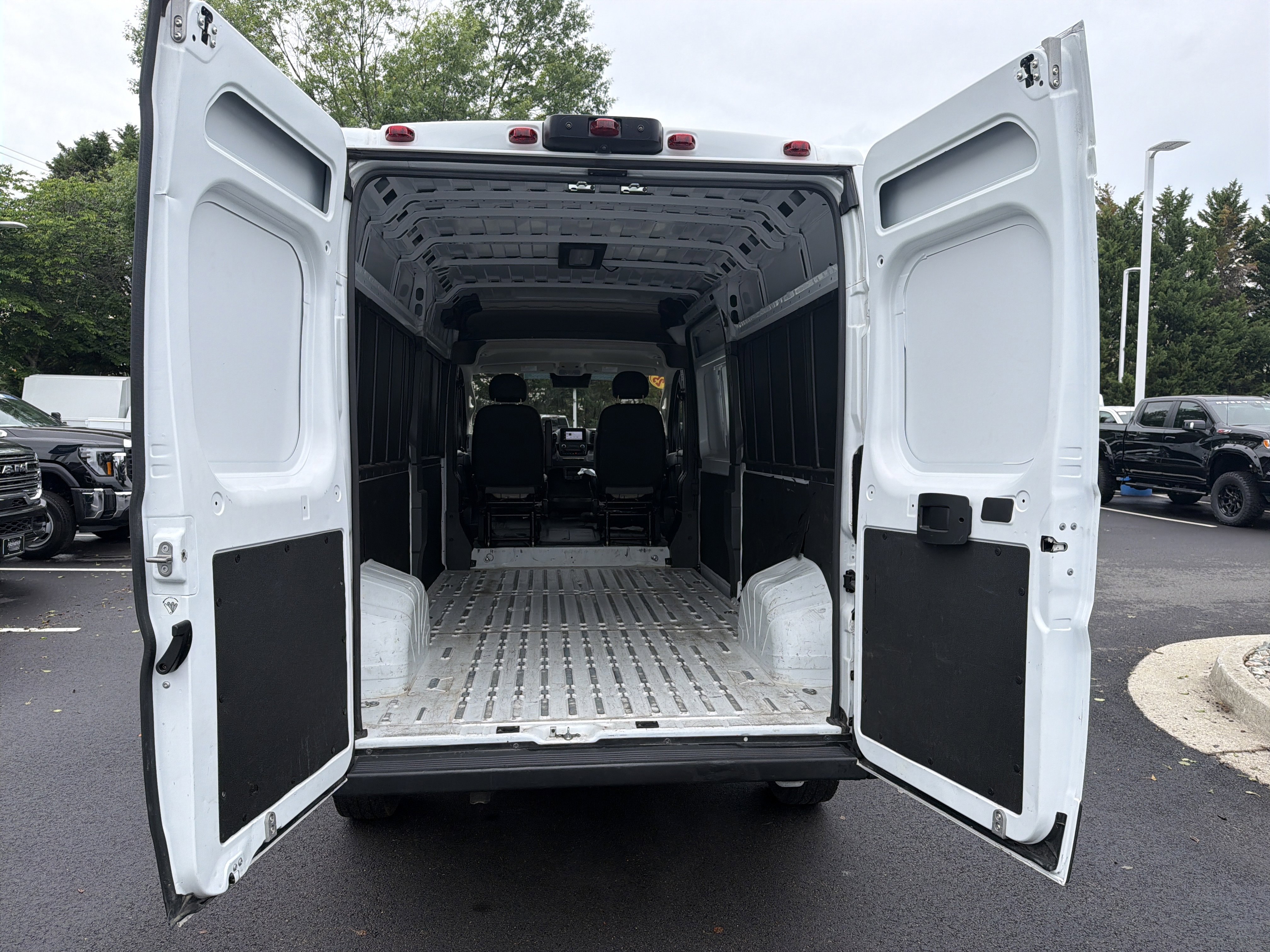 Used 2025 RAM ProMaster 2500 w/ Convenience Group FWD image 26